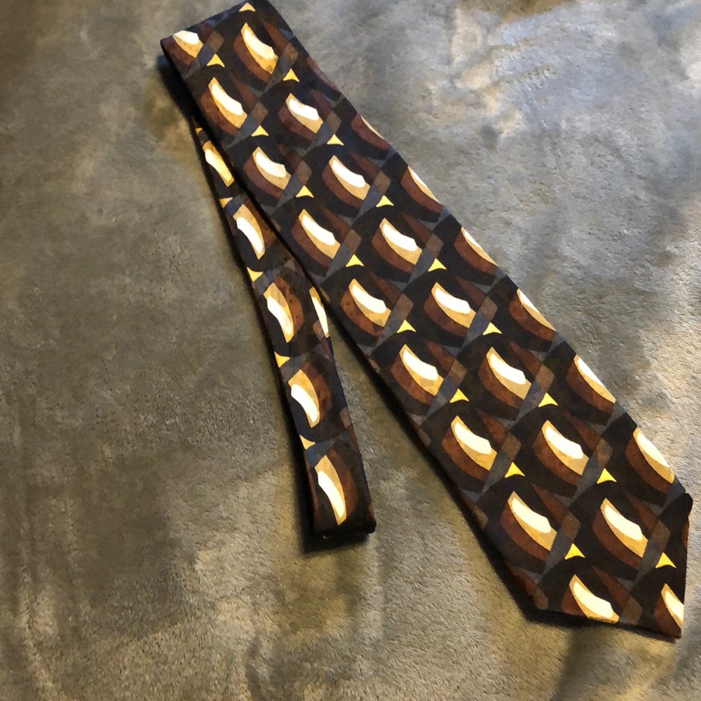 Facets tie